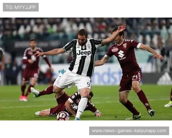 尤文图斯中场在比赛中承担主要组织任务 尤文图斯中场在比赛中承担主要组织任务